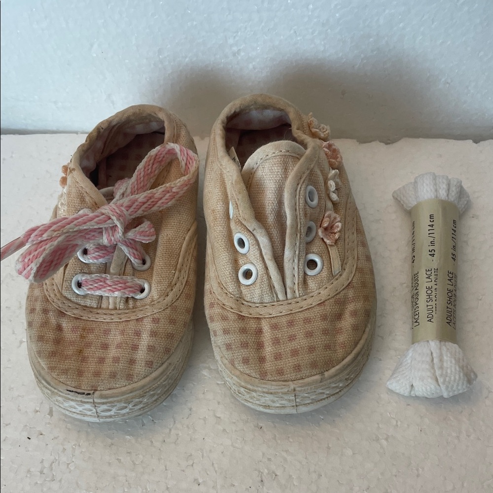 Vintage 1996 Baby girl Canvas sneakers pink white checkered flowers baby size 3